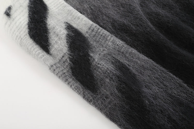 OFF-WHITE Black and gray gradient OW mohair striped arrow sweater 387